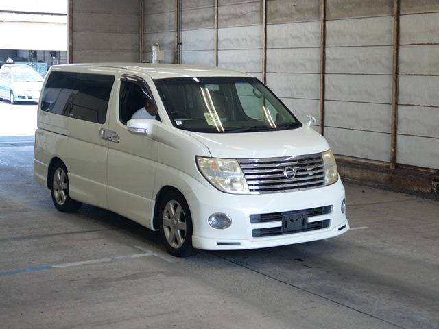 NISSAN ELGRAND