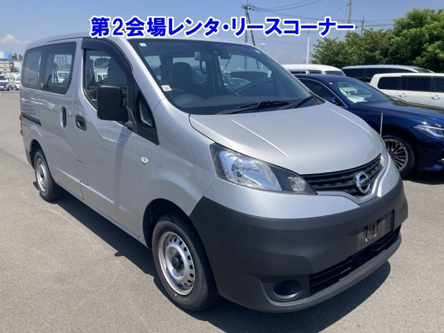 NISSAN NV200