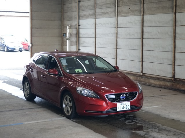 VOLVO V40