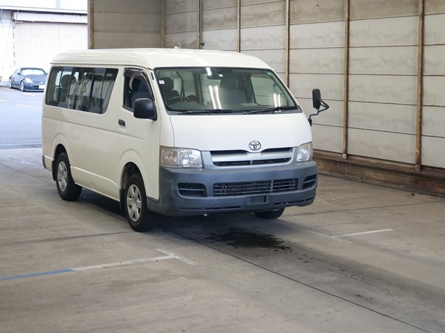 TOYOTA HIACE