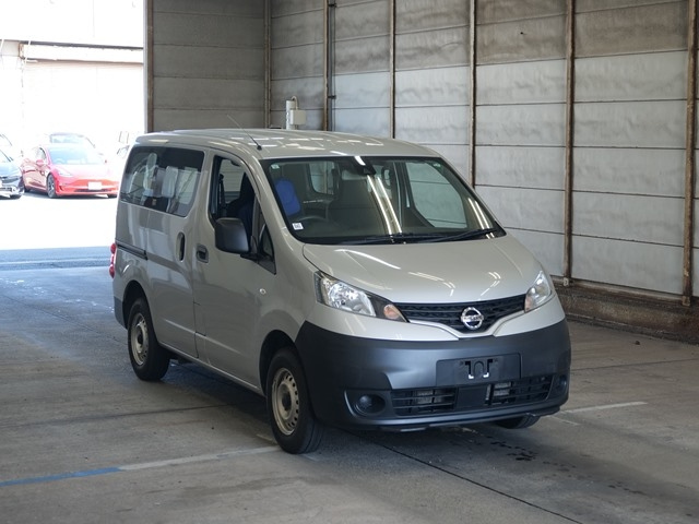 NISSAN NV200