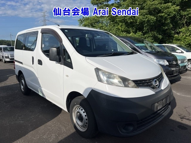 NISSAN NV200