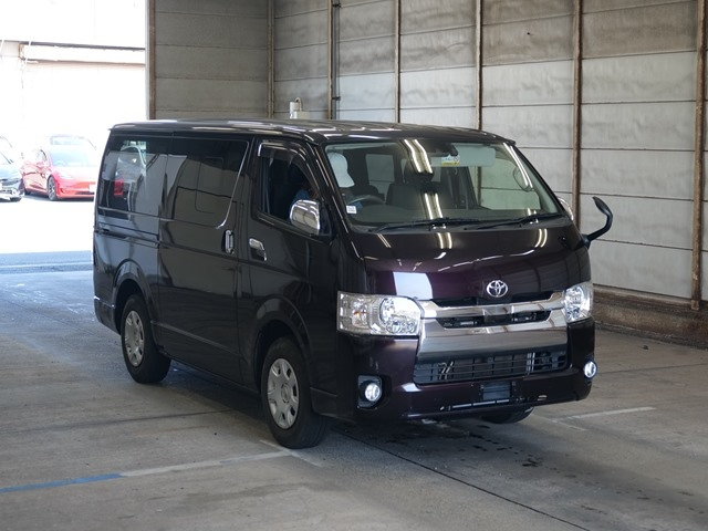 TOYOTA HIACE VAN