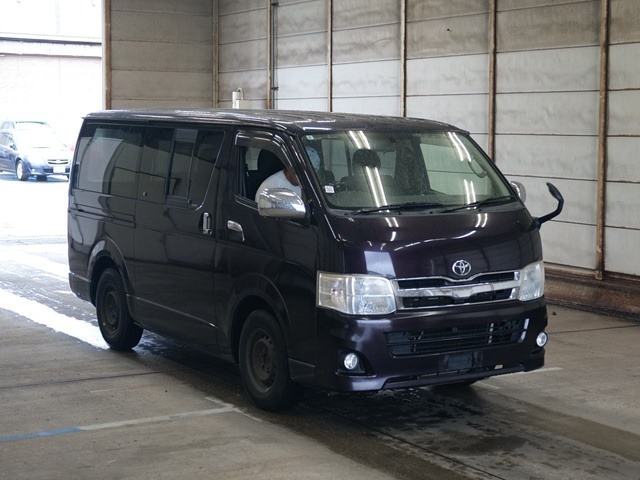 TOYOTA HIACE VAN