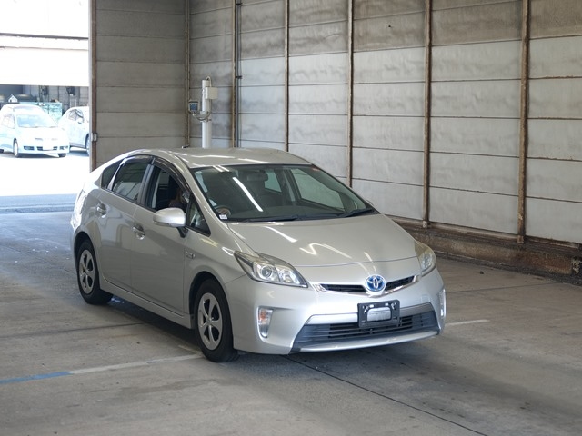 TOYOTA PRIUS PHV