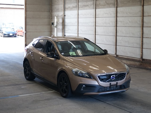 VOLVO V40
