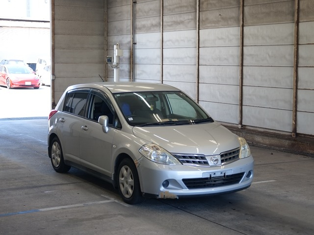 NISSAN TIIDA