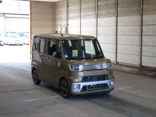 DAIHATSU WAKE