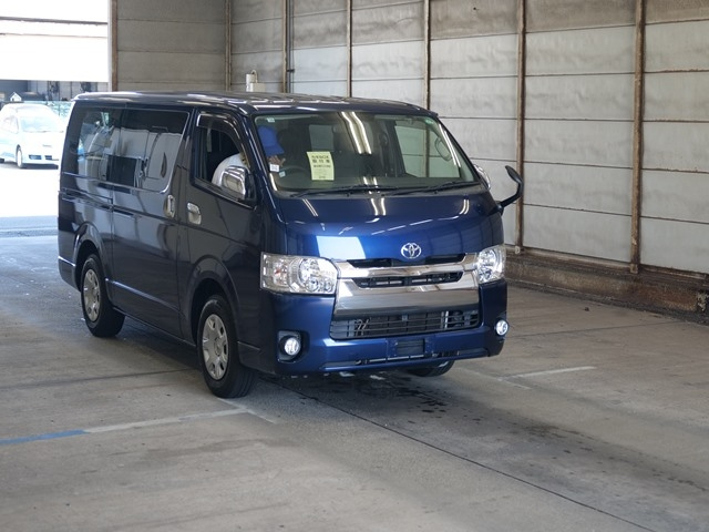 TOYOTA HIACE VAN