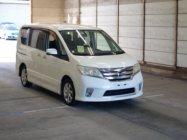 NISSAN SERENA