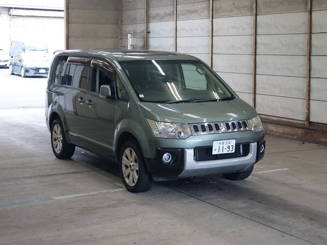 MITSUBISHI DELICA D5