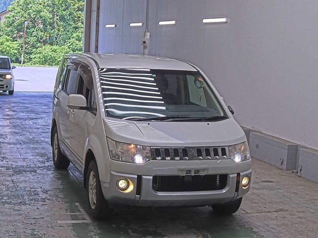 MITSUBISHI DELICA D5