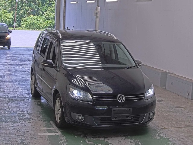 VOLKSWAGEN GOLF TOURAN