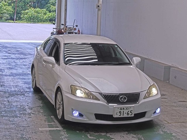 LEXUS IS