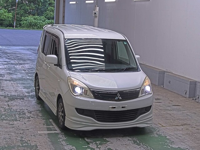 MITSUBISHI DELICA D2
