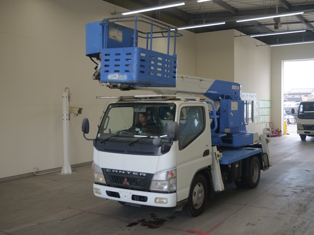 MITSUBISHI CANTER