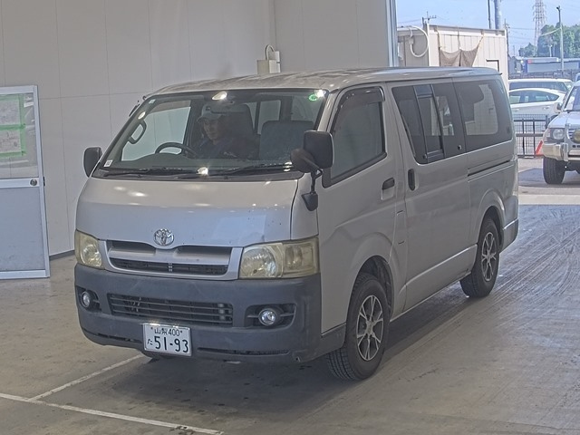 TOYOTA HIACE VAN