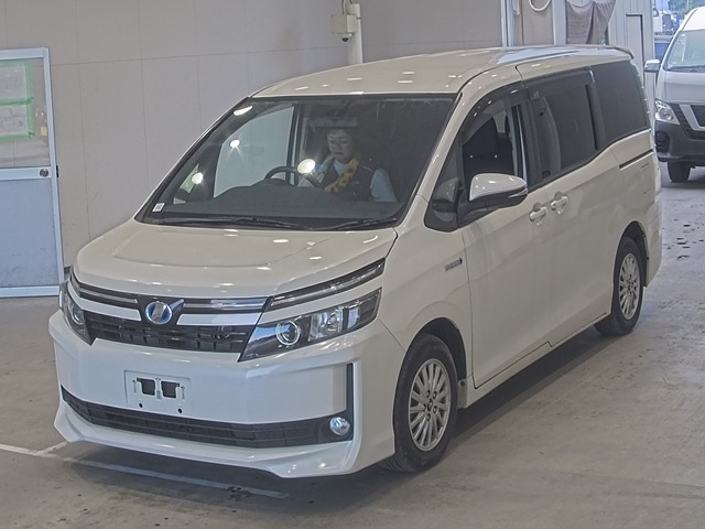 TOYOTA VOXY