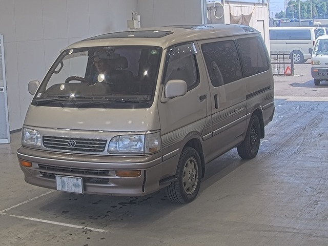TOYOTA HIACE