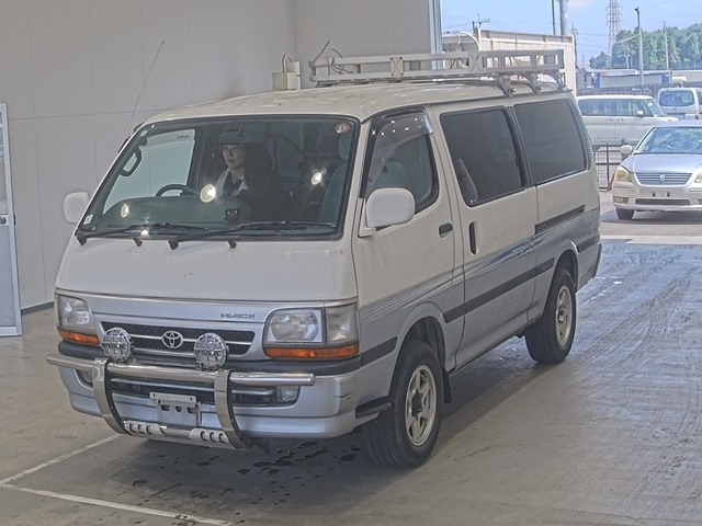 TOYOTA HIACE VAN