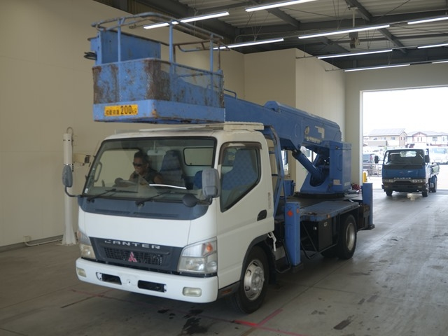 MITSUBISHI CANTER