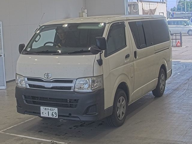 TOYOTA HIACE VAN