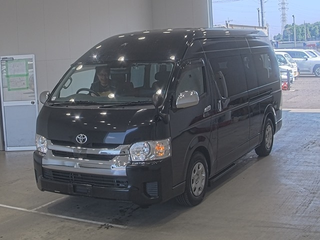 TOYOTA HIACE