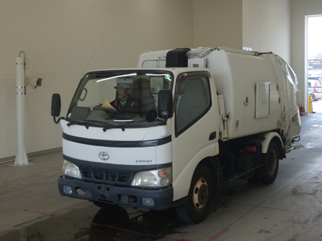 TOYOTA DYNA