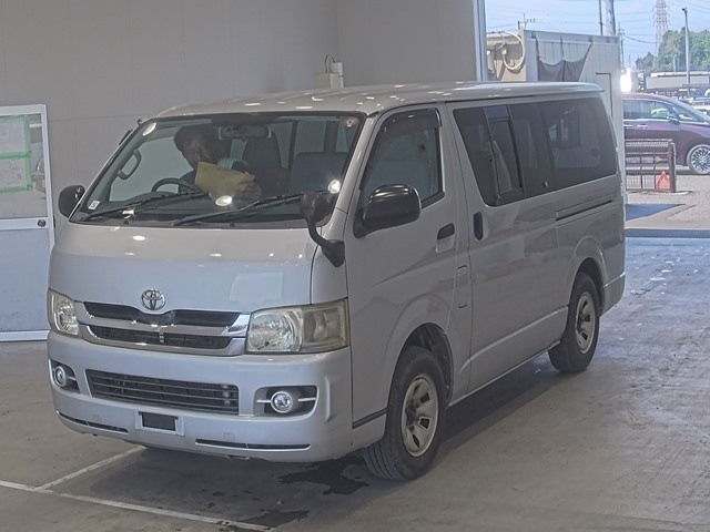 TOYOTA HIACE VAN