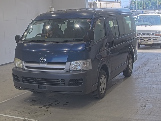 TOYOTA HIACE