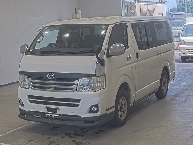 TOYOTA HIACE VAN