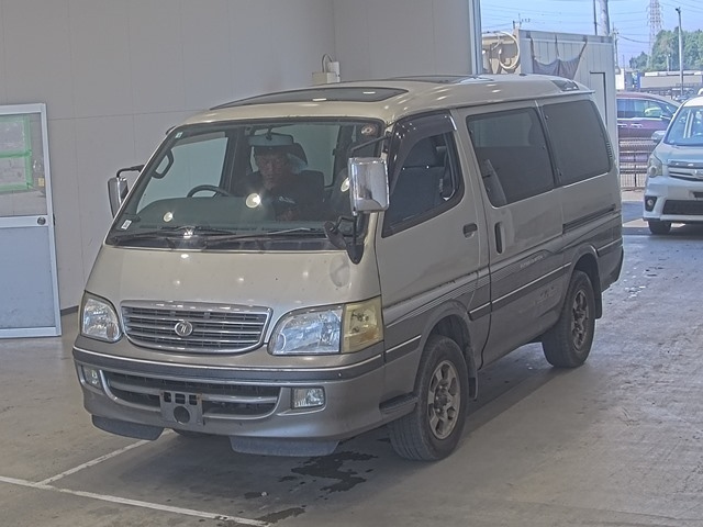TOYOTA HIACE