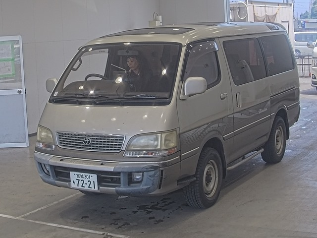 TOYOTA HIACE