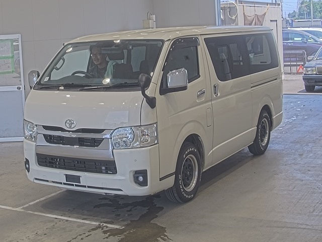 TOYOTA HIACE VAN