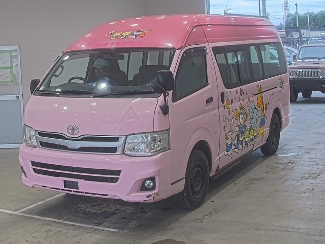 TOYOTA HIACE