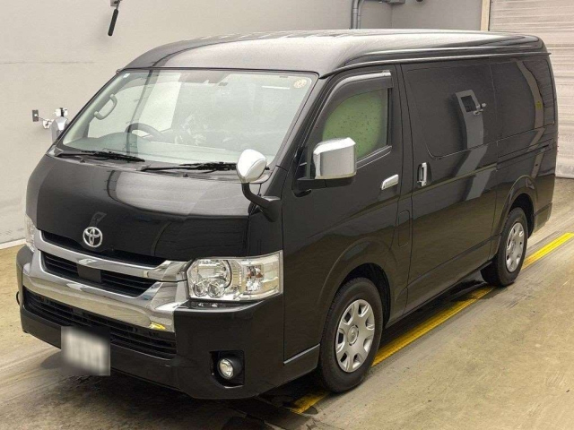 TOYOTA HIACE