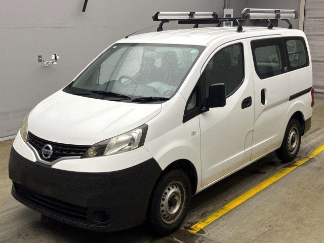 NISSAN NV200