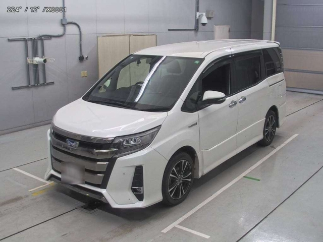 TOYOTA NOAH
