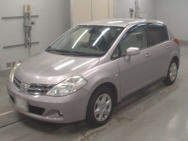 NISSAN TIIDA