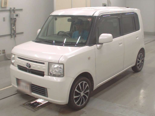 TOYOTA PIXIS SPACE