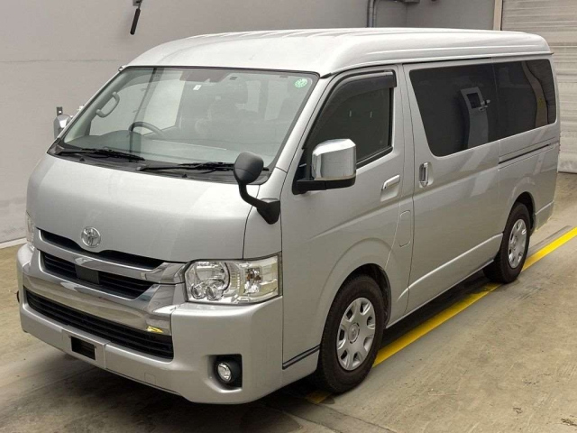 TOYOTA HIACE