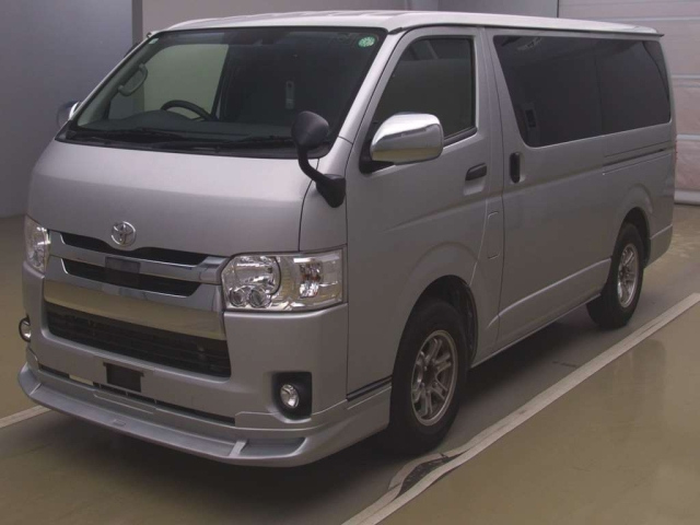 TOYOTA HIACE VAN