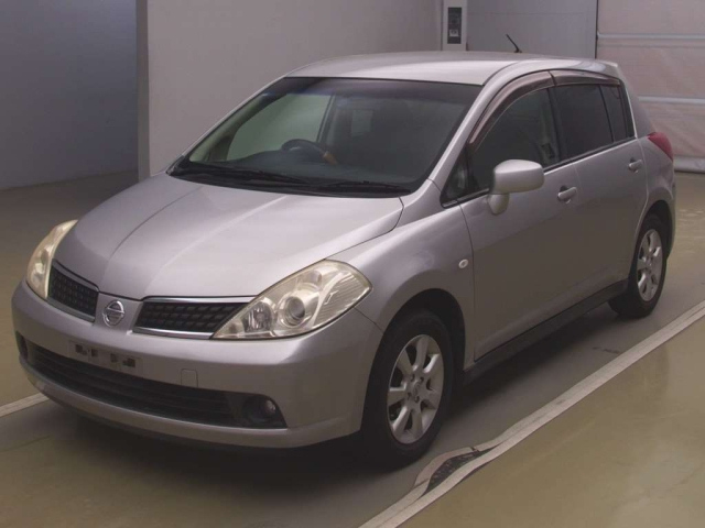 NISSAN TIIDA