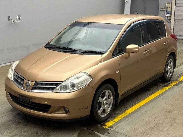 NISSAN TIIDA