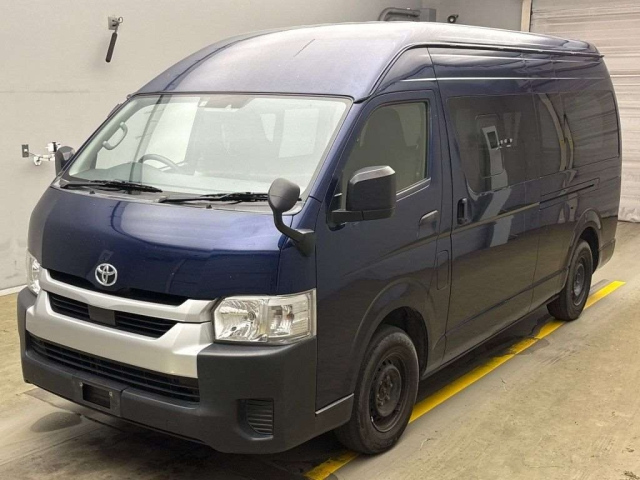 TOYOTA HIACE VAN