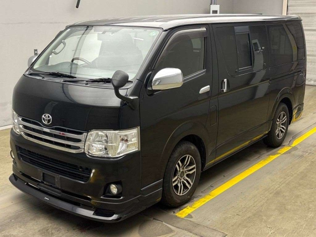TOYOTA HIACE VAN