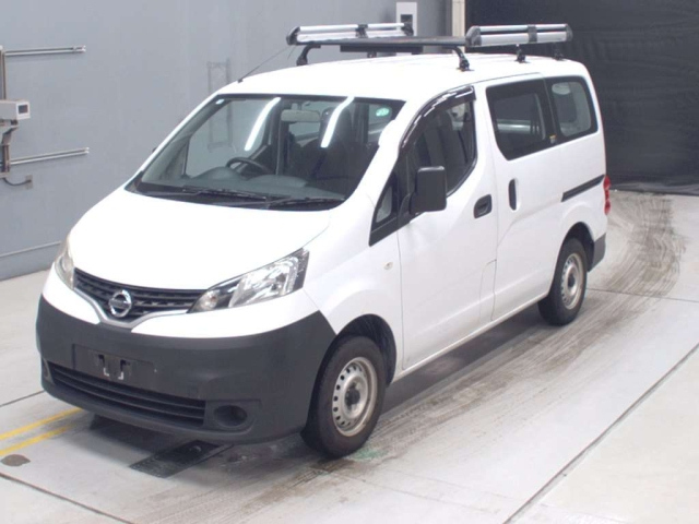 NISSAN NV200