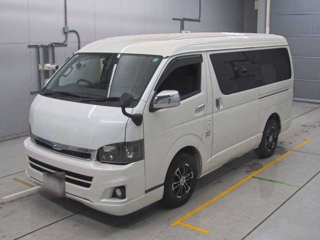 TOYOTA HIACE