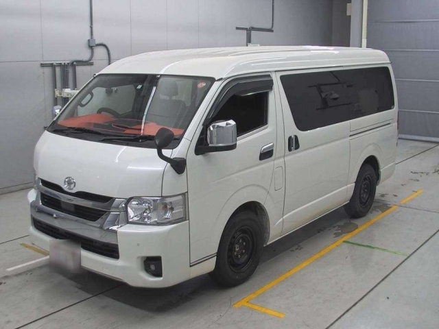 TOYOTA HIACE
