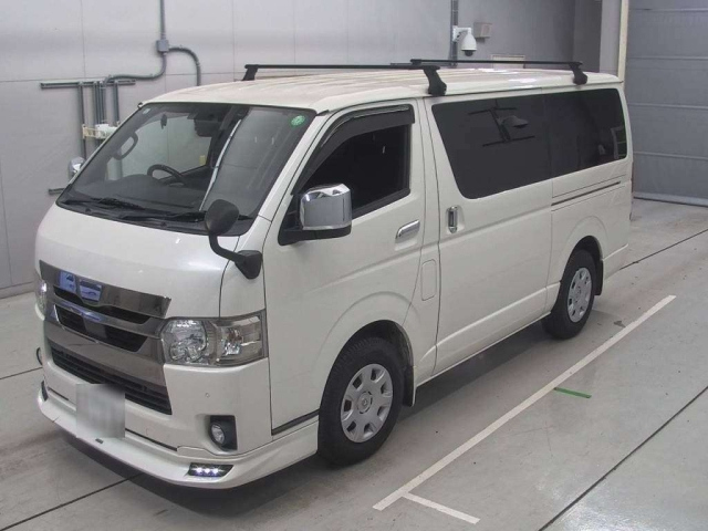 TOYOTA HIACE VAN
